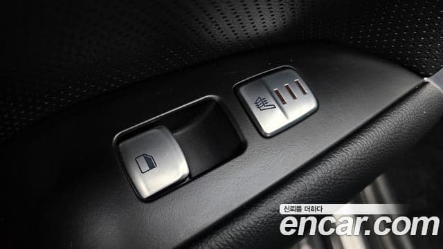 Genesis G70 2019 — ფოტო 19/20