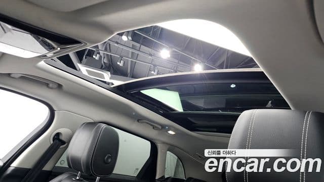 Land Rover Range Rover Velar 2019 — ფოტო 19/20