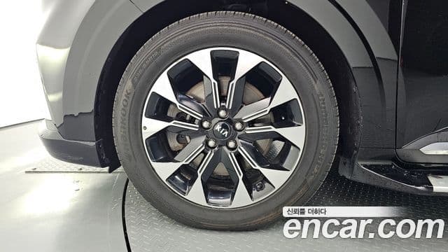 Kia Carnival 2021 — ფოტო 5/20