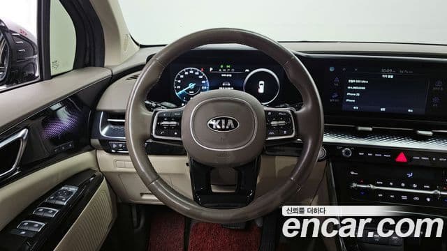 Kia Carnival 2021 — ფოტო 13/20