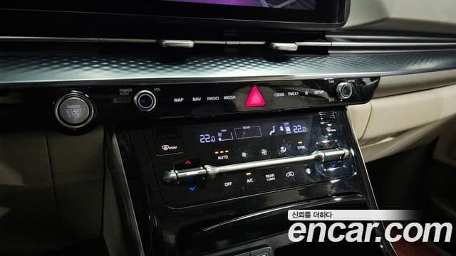 Kia Carnival 2021 — ფოტო 15/20