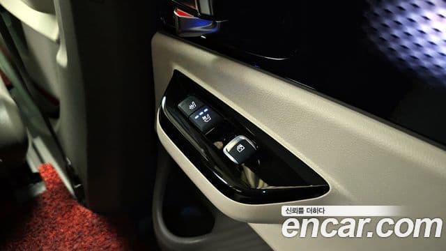 Kia Carnival 2021 — ფოტო 18/20