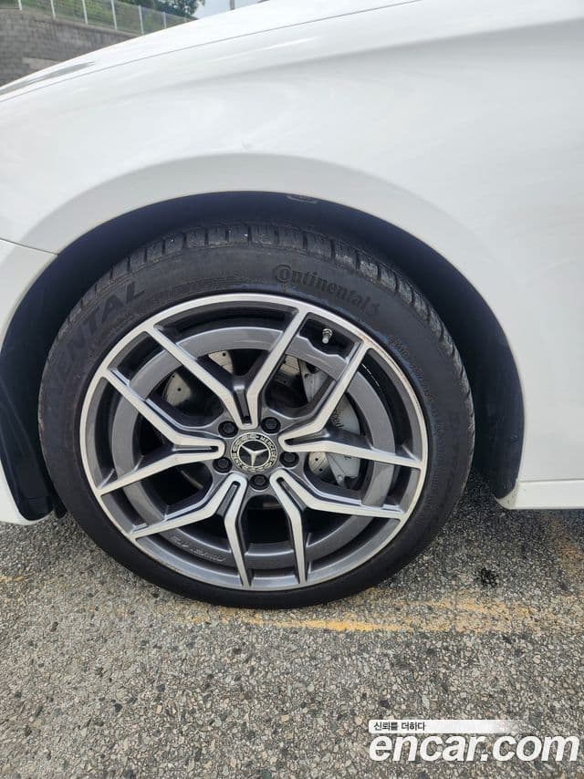 Mercedes-Benz E-Class 2023 — ფოტო 4/19