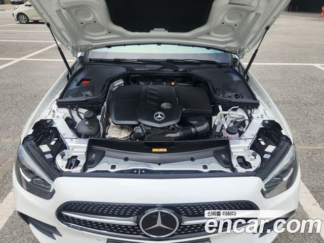 Mercedes-Benz E-Class 2023 — ფოტო 5/19