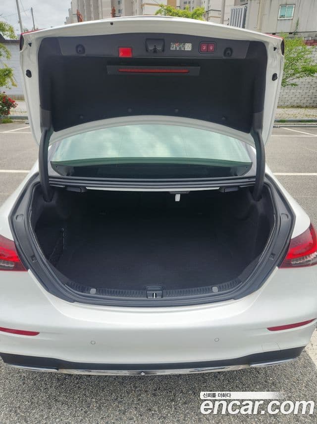 Mercedes-Benz E-Class 2023 — ფოტო 12/19