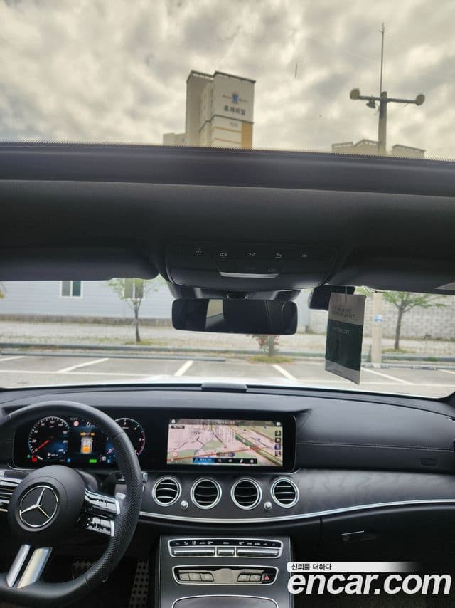 Mercedes-Benz E-Class 2023 — ფოტო 14/19