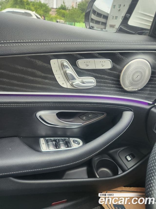 Mercedes-Benz E-Class 2023 — ფოტო 16/19