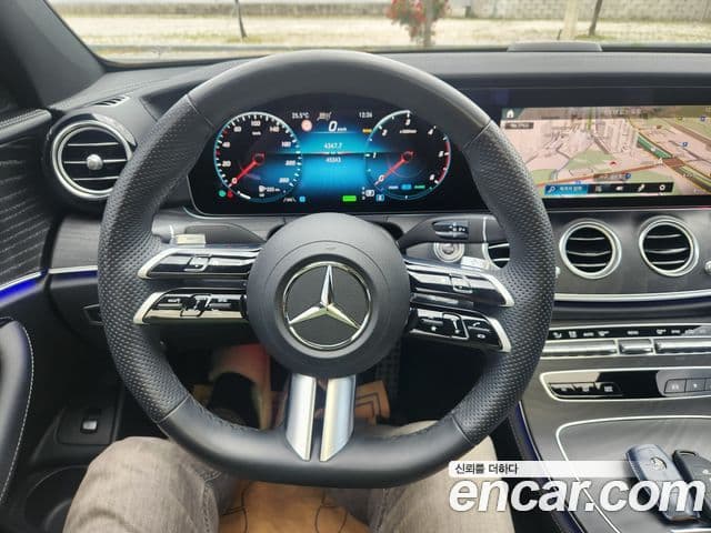 Mercedes-Benz E-Class 2023 — ფოტო 19/19