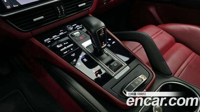 Porsche Cayenne 2020 — ფოტო 9/20