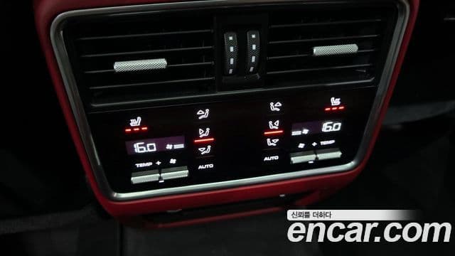 Porsche Cayenne 2020 — ფოტო 17/20