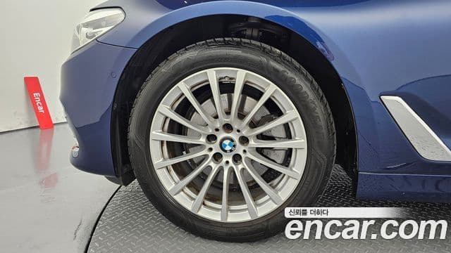 BMW 5 Series 2020 — Photo 7/20