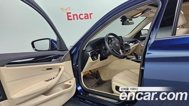 BMW 5 Series 2020 — Photo 16/20