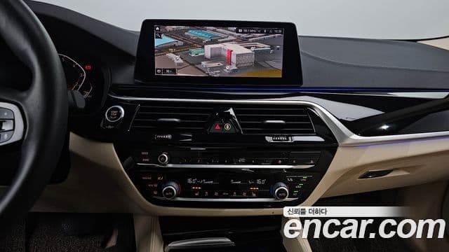 BMW 5 Series 2020 — Photo 14/20