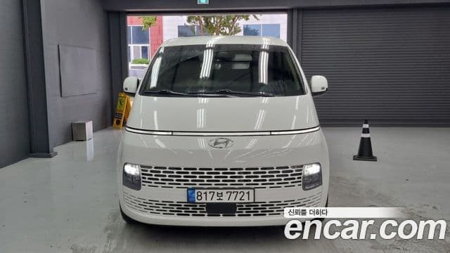 Hyundai Staria 2023 — ფოტო 9/19