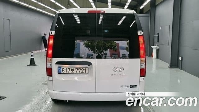 Hyundai Staria 2023 — ფოტო 2/19