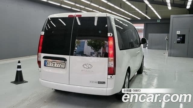 Hyundai Staria 2023 — ფოტო 3/19