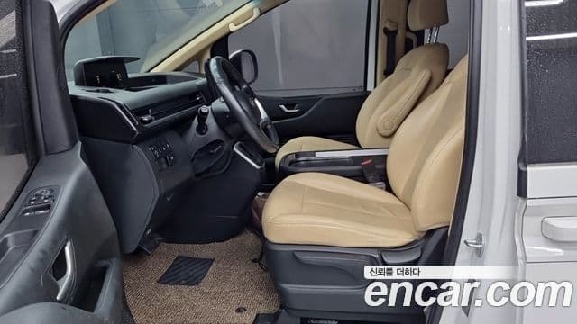 Hyundai Staria 2023 — ფოტო 4/19