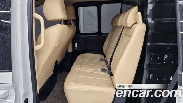 Hyundai Staria 2023 — ფოტო 5/19