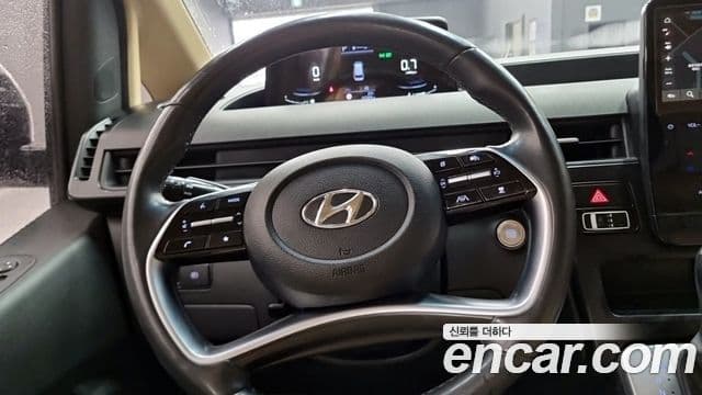 Hyundai Staria 2023 — ფოტო 10/19