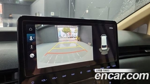 Hyundai Staria 2023 — ფოტო 7/19