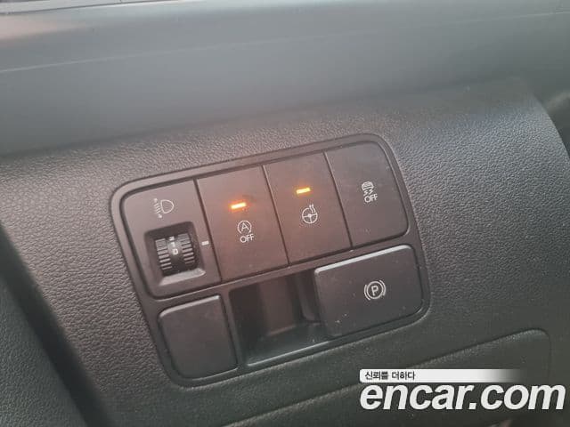 Hyundai Staria 2023 — ფოტო 13/19
