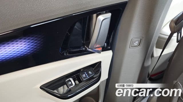 Kia Carnival 2023 — Şəkil 18/20