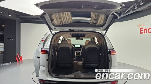 Kia Carnival 2023 — Şəkil 19/20