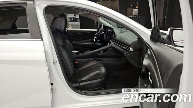 Hyundai Avante 2020 — ფოტო 11/20