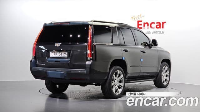 Cadillac Escalade 2018 — ფოტო 2/20