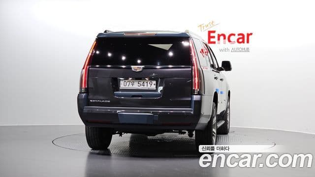 Cadillac Escalade 2018 — ფოტო 4/20