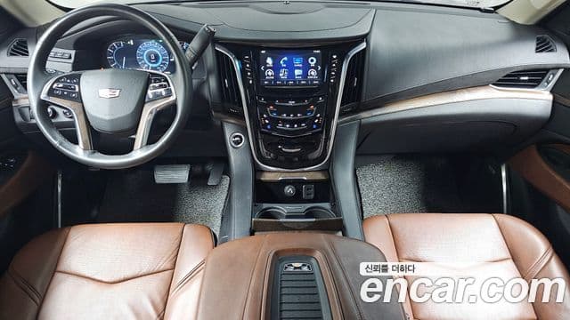 Cadillac Escalade 2018 — ფოტო 7/20