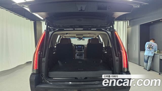 Cadillac Escalade 2018 — ფოტო 20/20