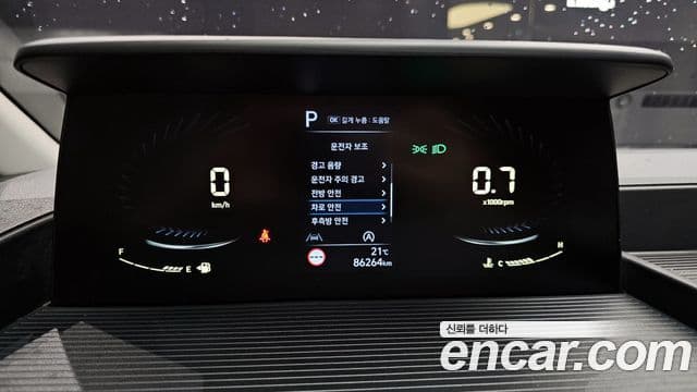 Hyundai Staria 2022 — ფოტო 8/20