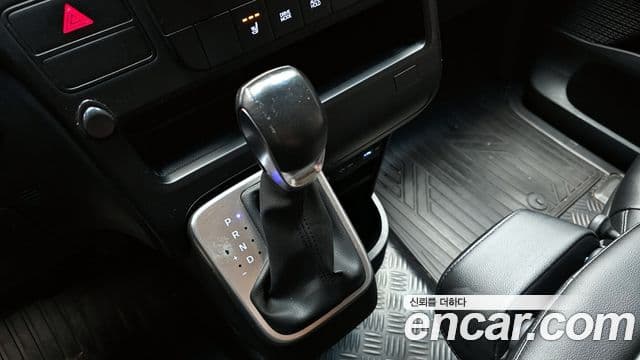 Hyundai Staria 2022 — ფოტო 9/20