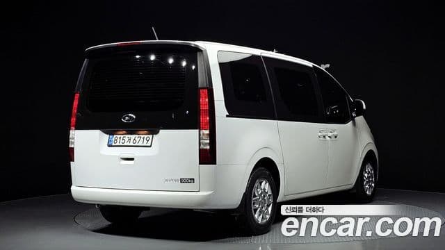 Hyundai Staria 2024 — ფოტო 2/20