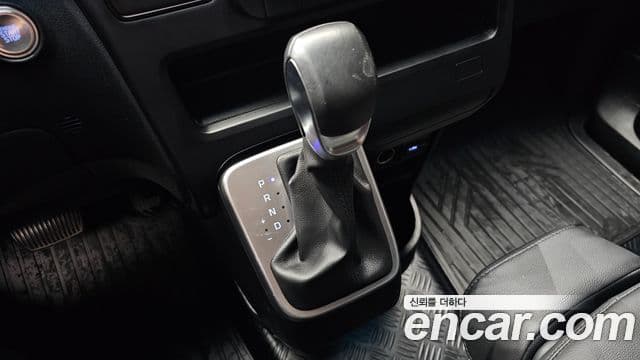 Hyundai Staria 2024 — ფოტო 9/20