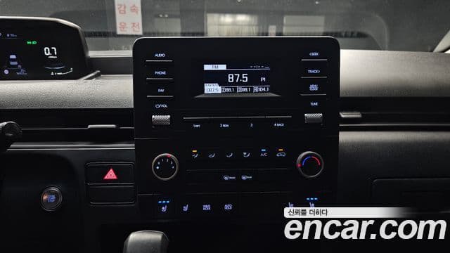 Hyundai Staria 2024 — ფოტო 14/20
