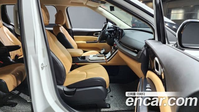 Kia Carnival 2023 — Şəkil 15/20