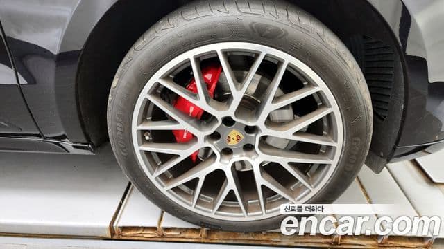 Porsche Macan 2021 — Photo 6/20
