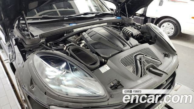 Porsche Macan 2021 — Photo 8/20