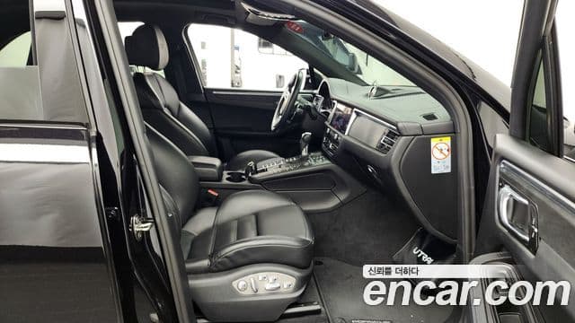 Porsche Macan 2021 — Photo 15/20