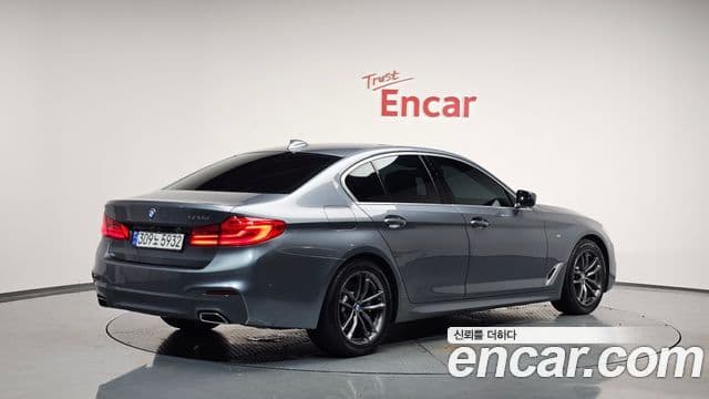 BMW 5 Series 2019 — ფოტო 2/20