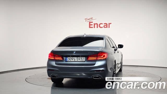 BMW 5 Series 2019 — ფოტო 4/20