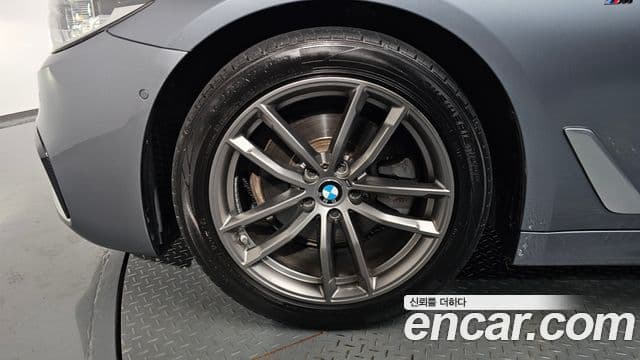 BMW 5 Series 2019 — ფოტო 5/20