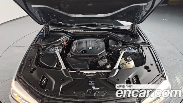 BMW 5 Series 2019 — ფოტო 6/20