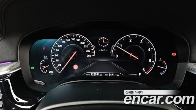 BMW 5 Series 2019 — ფოტო 8/20