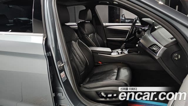BMW 5 Series 2019 — ფოტო 10/20