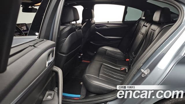 BMW 5 Series 2019 — ფოტო 12/20