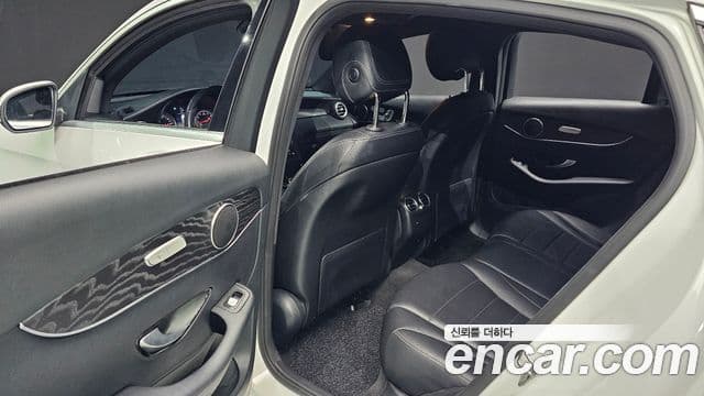Mercedes-Benz GLC-Class 2019 — ფოტო 17/20