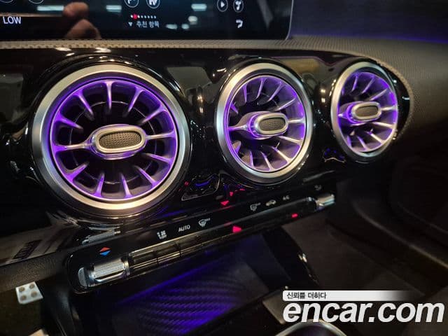 Mercedes-Benz A-Class 2020 — Фото 11/20
